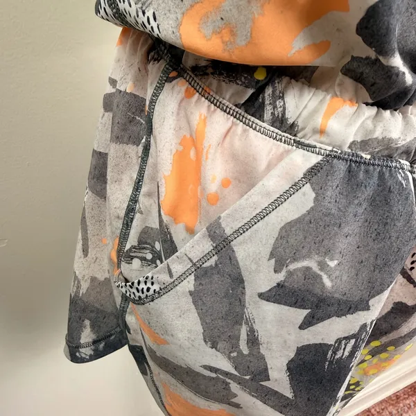Lululemon Hotty Hot‎ Romper Abstract Orange Grey Print Adjustable Straps Size 4 - Image 7