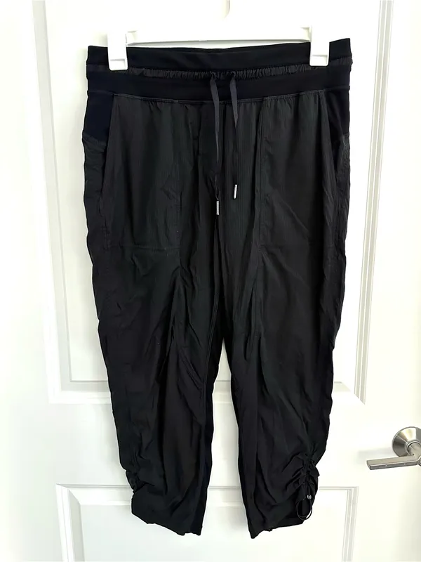 Lululemon Dance Studio Mid-Rise Crop 25" Black Size 10 - Image 4