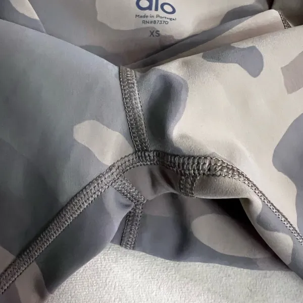 Alo camo high-waist leggings XS 🌫️🖤 Alo High Waist Vapor Legging - Putty Camo - Image 5