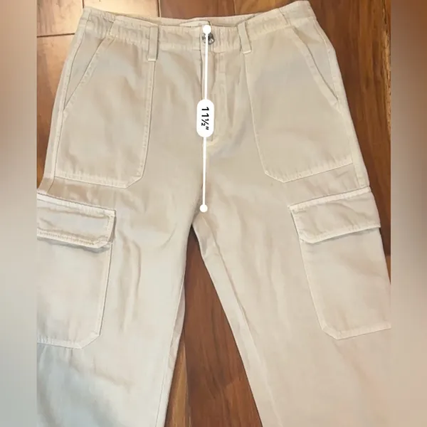Zara Women's Beige Flat Front Cargo Pants - Image 8