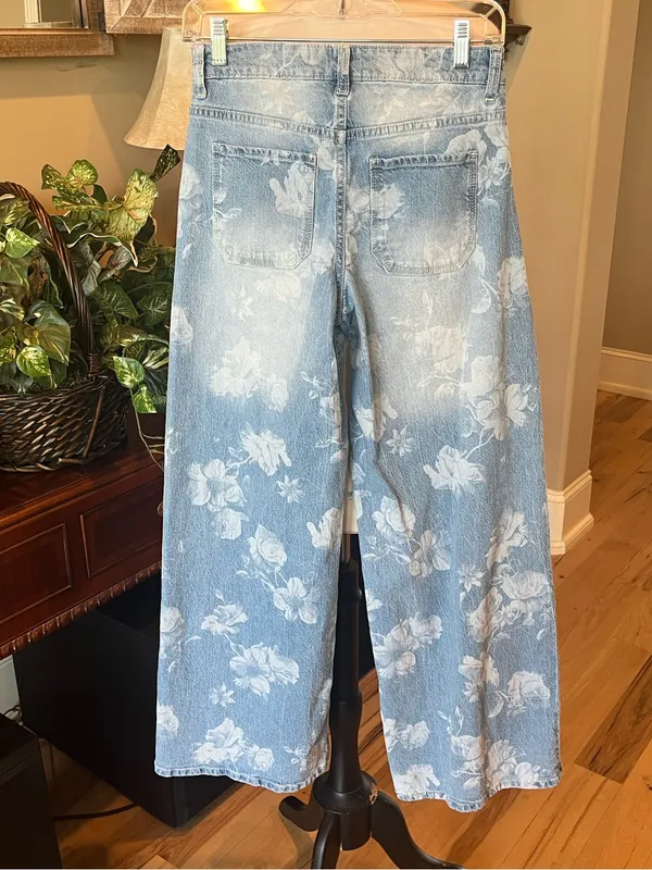 Light Blue Floral Wide-Leg Jeans New - Image 8
