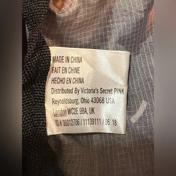 VS PINK PACKABLE DUFFEL (camo print) - Image 12