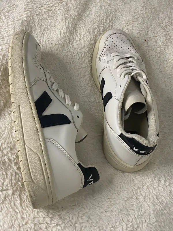 VEJA Leather Womens Sneakers Shoes Size 7 - Image 5