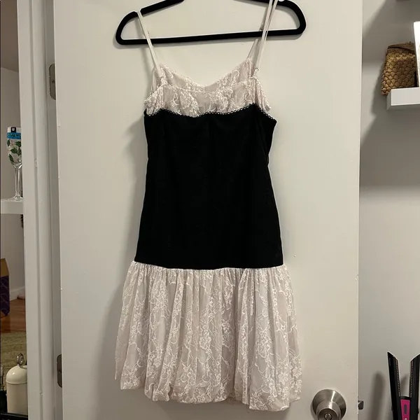 Lush Two Tone Lace Bubble Hem Minidress - Image 4