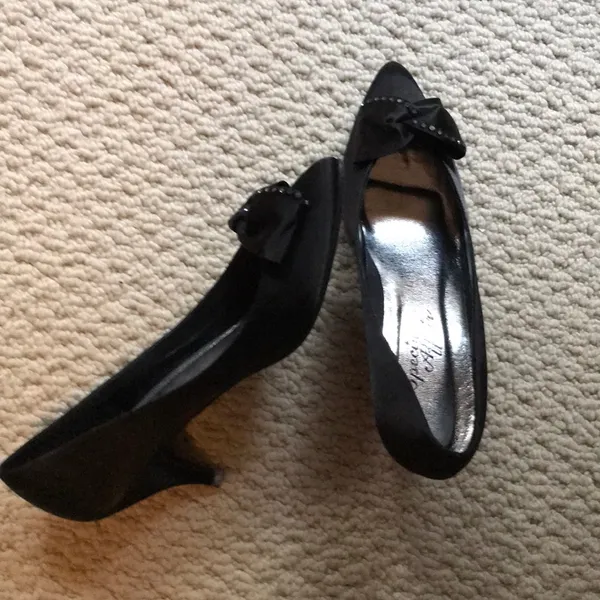 Gorgeous dressy black fabric heels w/ sequins. 7.5 - Image 3