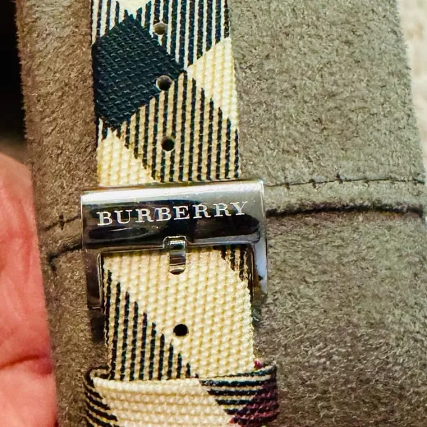 Burberry Black and Cream Watch with Stainless Steel Case - Image 3