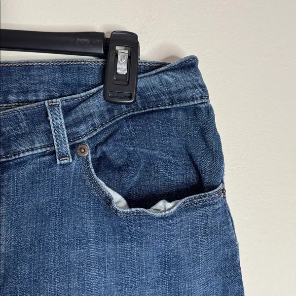 Levi's Classic Straight Medium Wash Blue Jeans size 12 - Image 7