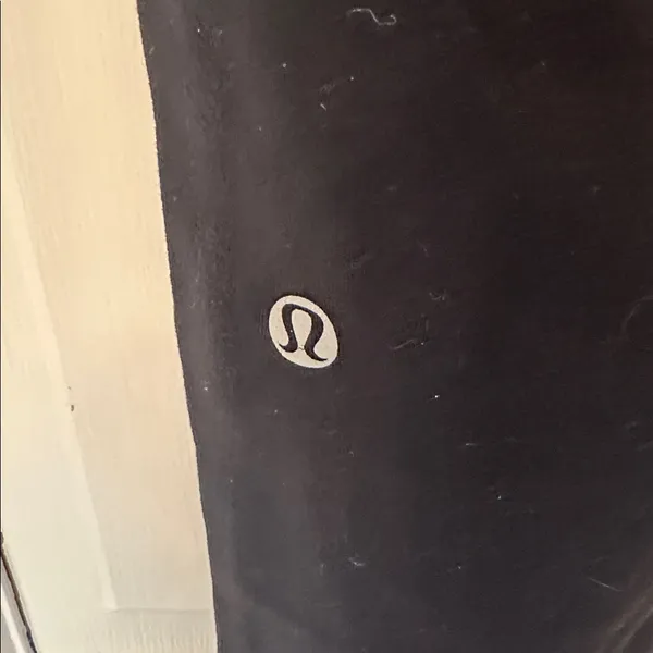 Lululemon‎ Women's Black Leggings with Zipper Pockets size 6 EUC - Image 3