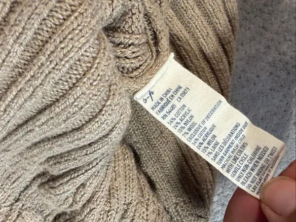 Vintage Y2K American Eagle Tan Cable Knit V-Neck Sweater Small Wool Blend Preppy - Image 5