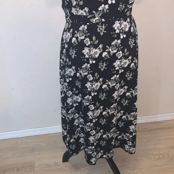 Downeast black grey floral criss cross v-neck maxi dress - Image 3