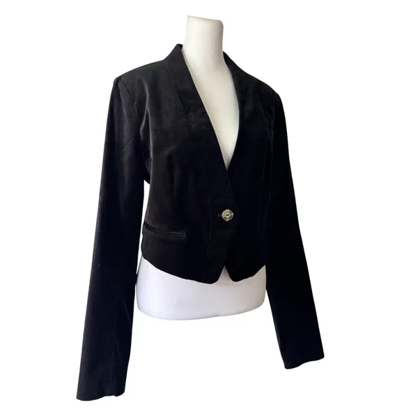 Anthropologie Black Velvet Cropped One Button Closure Jacket - Image 4