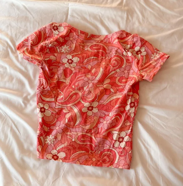 Hollister Pink Floral Tie Front Baby Tee Size XS - Image 2