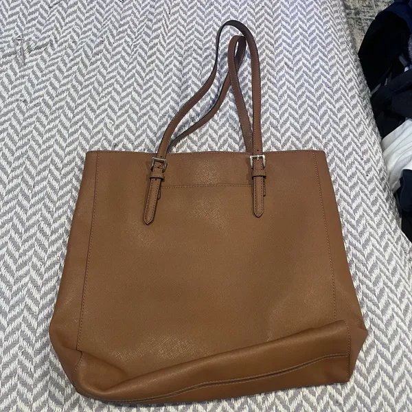 Women’s Michael Kors Jet Set Large Travel Tote Brown Camel Saffiano Leather - Image 5