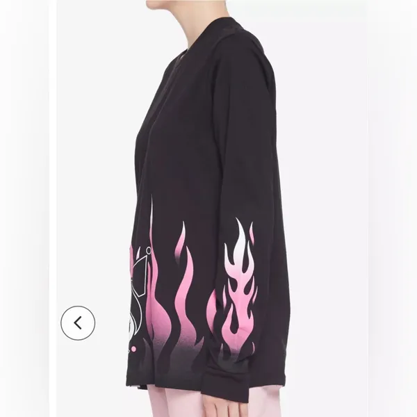 Hot Topic Sanrio Kuromi Pink flames T- shirt SZ M - Image 9