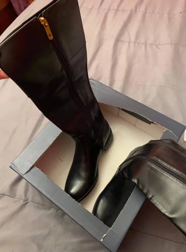 Tommy Hilfiger woman boot size 6 - Image 2