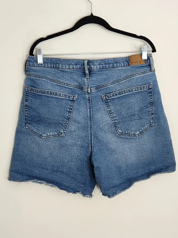 American Eagle Strigid Relaxed Cutoff Jean Shorts Size 12 - Image 4