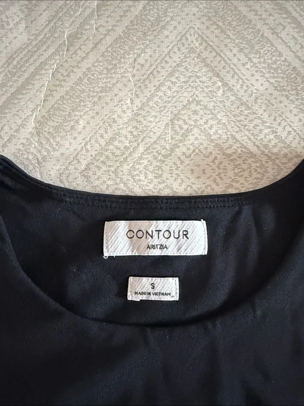 Aritzia Contour Black Crewneck Cropped Long Sleeve Top Size Small - Image 2