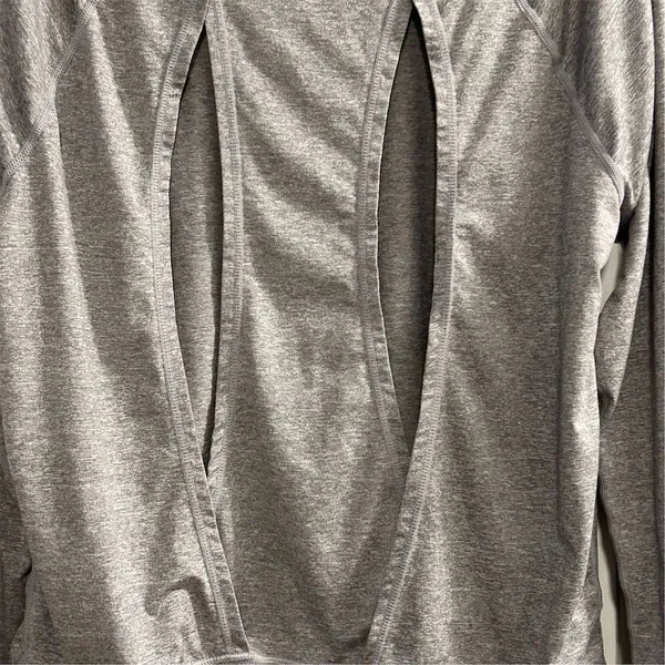 Yogalicious Women's Gray Long‎ Sleeve Top Open Back Thumb Holes Size M - Image 11