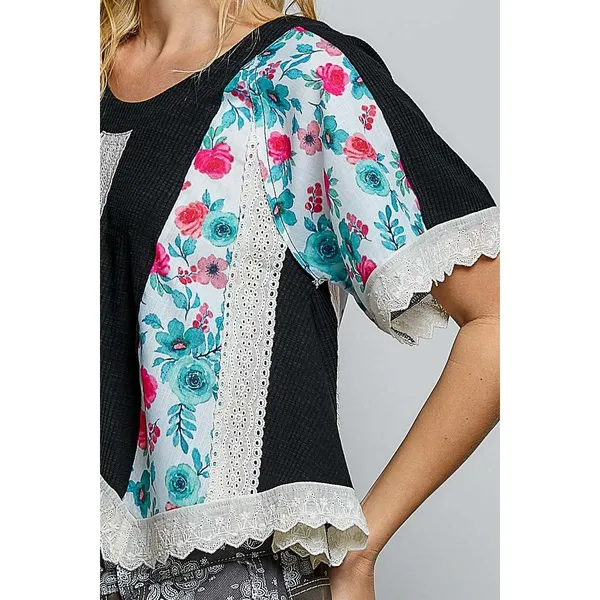 POL Round Neck Ribbed‎ Cropped Top with Lace Detail - Medium - Image 6