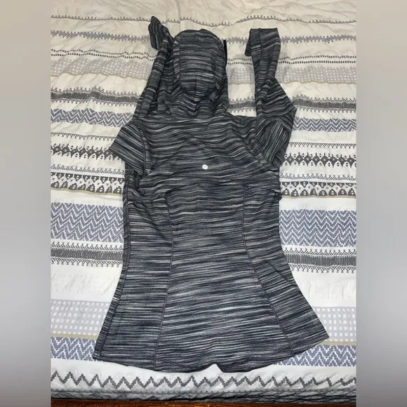 Lululemon Hooded Define Jacket *Nulu
Size 6‎ - Image 6