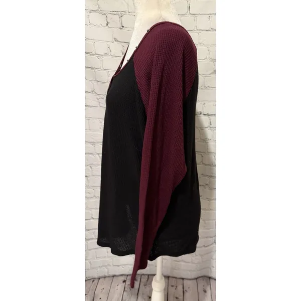 Torrid Waffle V-Neck Henley Raglan Long Sleeve Tee Size 2 / 2X - Image 4