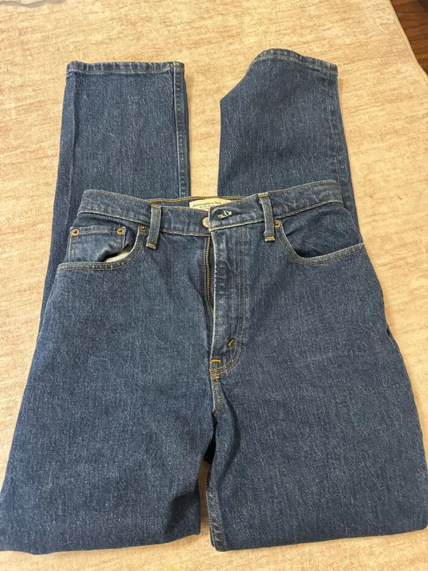 abercrombie & fitch 90s strsight ultra high rise jeans size 26/2 - Image 2