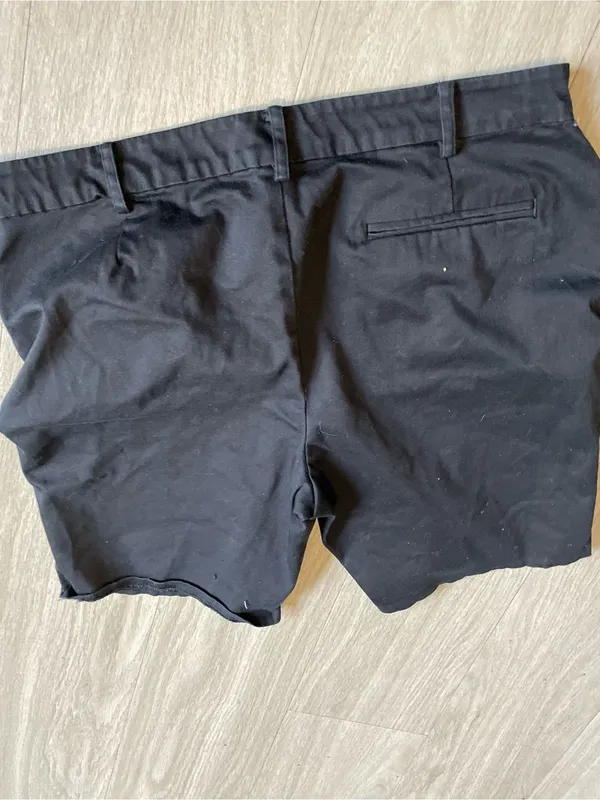 Lauren Ralph Lauren Women's Black Flat-Front Shorts - Image 3