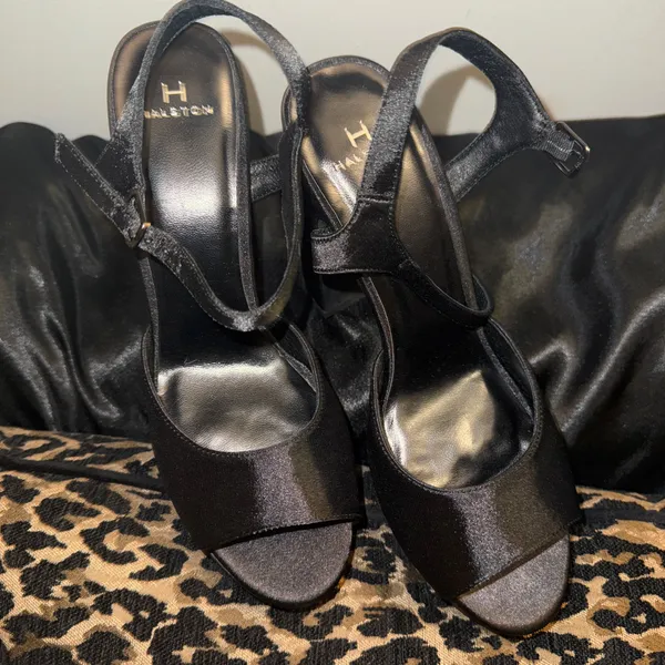 Halston Heritage AUTH Brand New Heals - Image 2