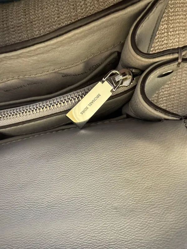 Michael Kors Small Pearl Grey Shoulder Purse - Image 7