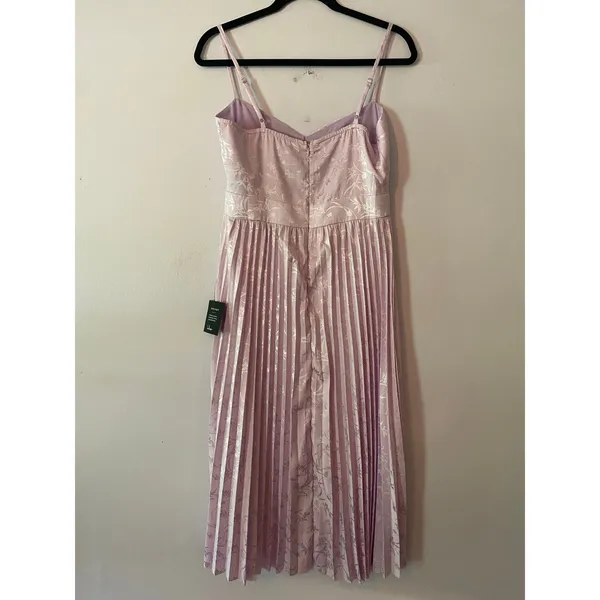 NWT Lulus Lavender Purple Satin Pleated Floral Midi Dress Women's size Medium - Image 6