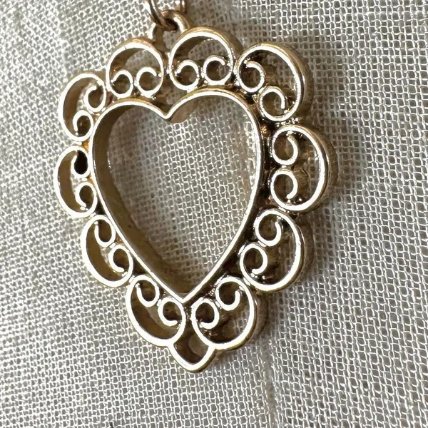 Gold tone open heart pendant necklace - Image 4