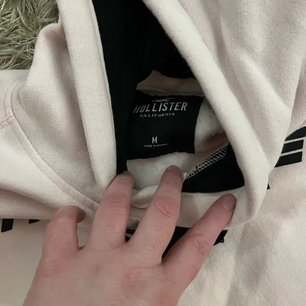 Hollister hoodie size med - Image 2