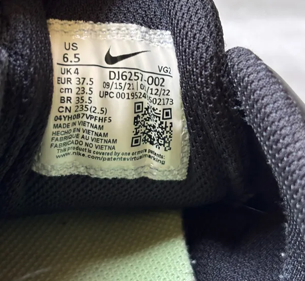 Nike shoes - Image 5