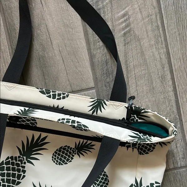 Black and White Pineapple Print Canvas Tote Green - Image 7