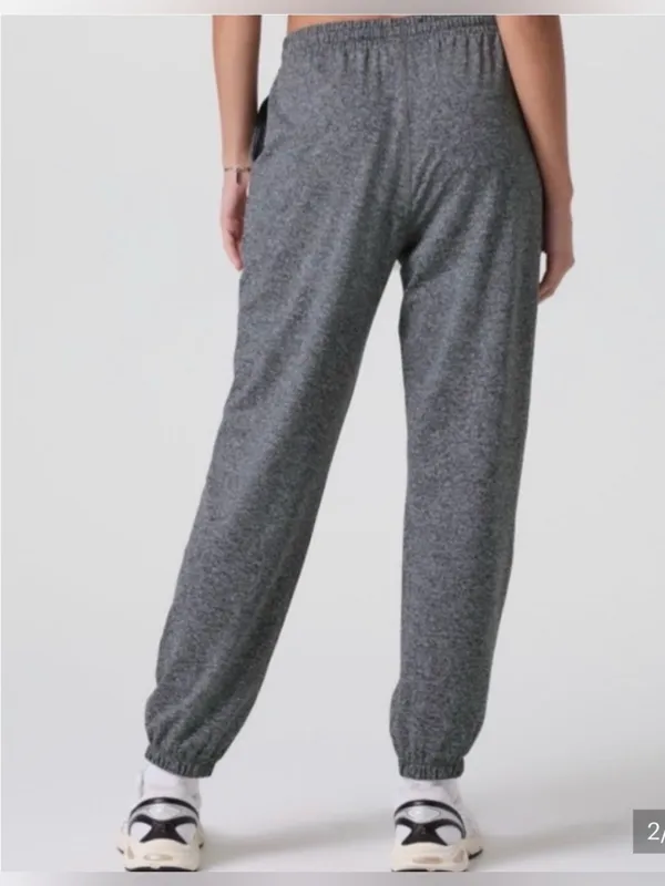 Vuori Boyfriend Sweatpants Joggers Small Gray Athleisure Lounge Minimal Travel - Image 3