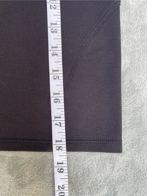 Lululemon Cropped Henley Tank Top Black activewear loungewear yoga Pilates gym - Image 8