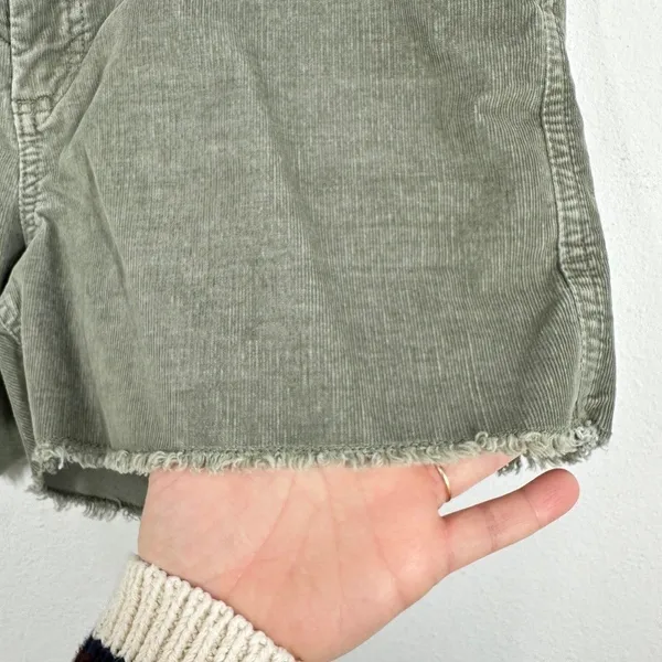 Gap Women's Size 10 Corduroy Shorts Olive Green Raw‎ Hem Casual Summer Essential - Image 5