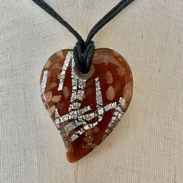 Brown glass heart pendant necklace on cord - Image 9
