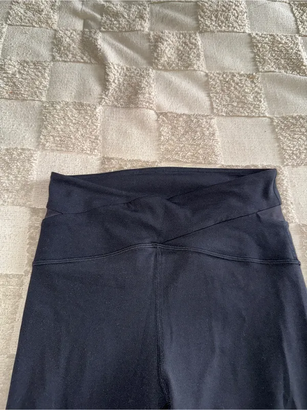Lululemon Aligned Angles Super High Rise Tight 28"
Black size 4 - Image 3