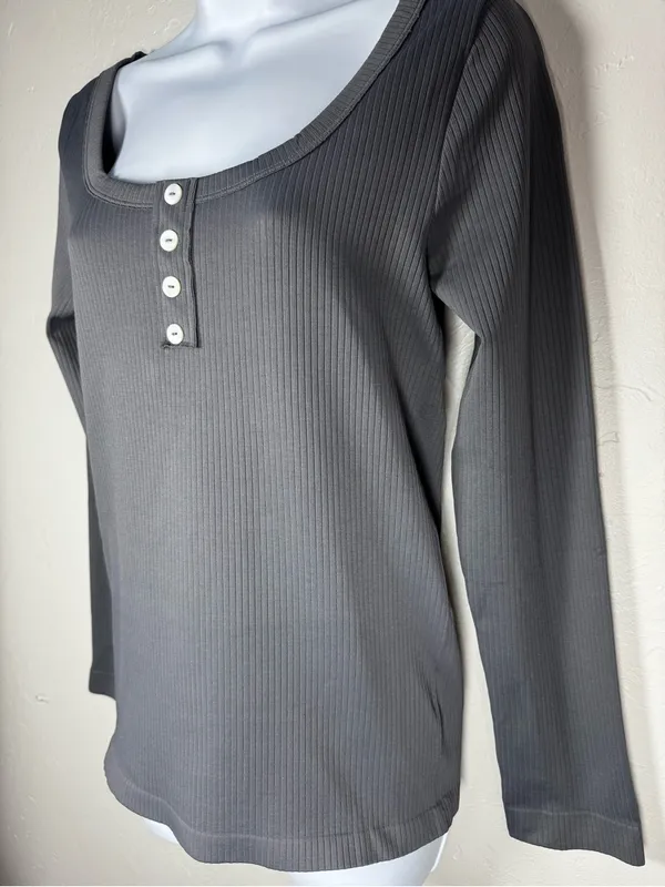 OQQ Long Sleeve Ribbed Henley Top - Gray Size Medium - Image 2