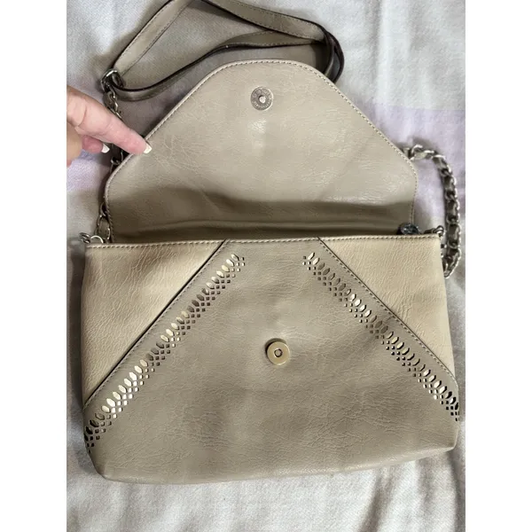 Jessica Simpson Tan/Silver Crossbody Clutch‎ Chain/Strap Purse Tassel Logo - Image 2