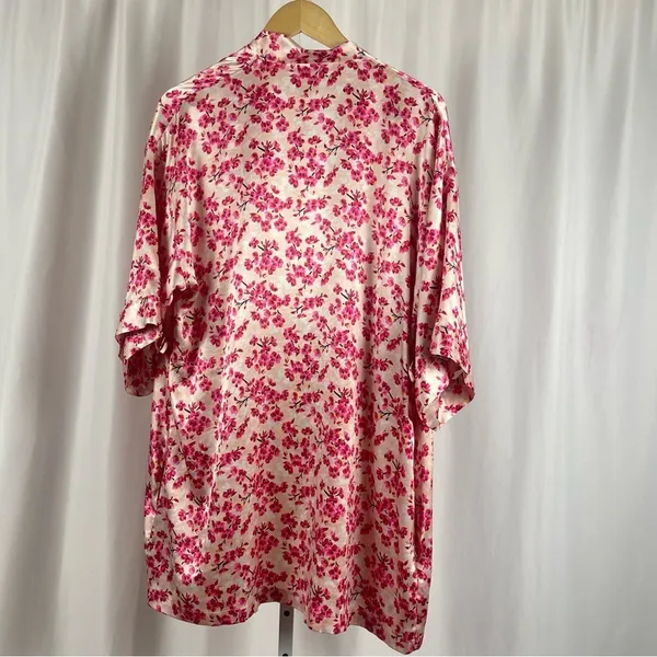 Victoria's Secret Medium Floral Satin Robe Feminine Flowy Pockets - Image 2