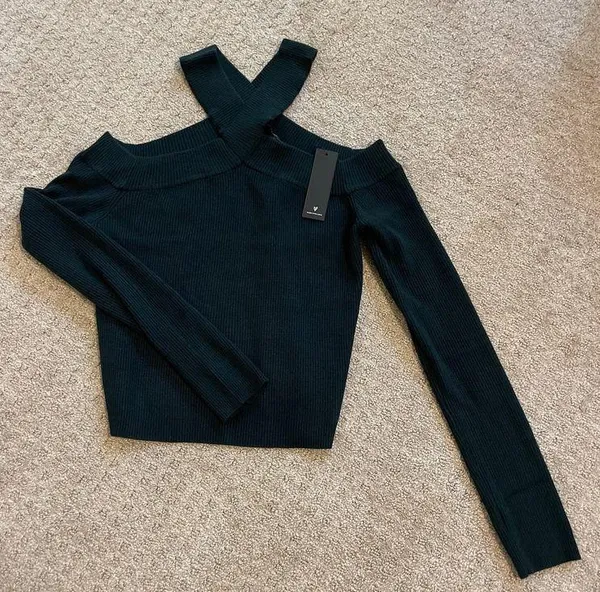 NWT- Lulus Green Ribbed Cold Shoulder Cropped Sweater Top M - Image 3