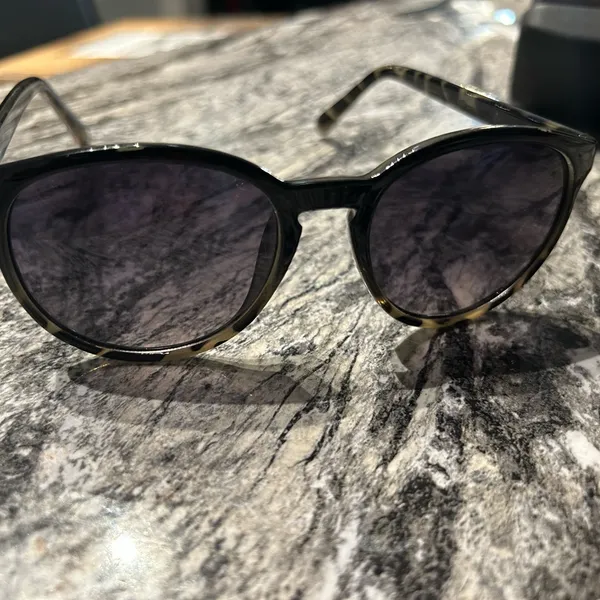 Fossil Sunglasses with green and black Frame with Harley Davidson hard case - Image 5