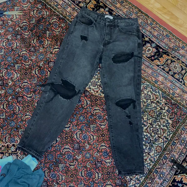 Forever 21 Ripped Jeans - Image 3