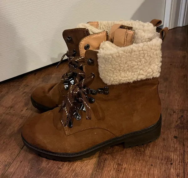 American Eagle boots - Image 2