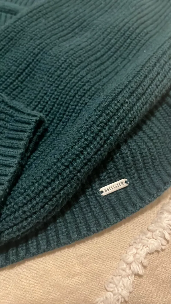 Hollister green  sweater - Image 2