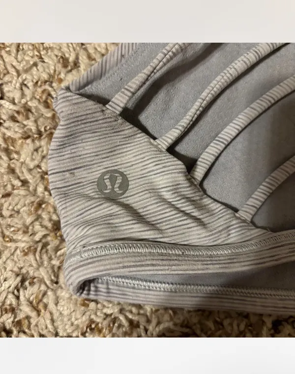 Lululemon grey and white sports bra With Padding Size 8 - Image 3