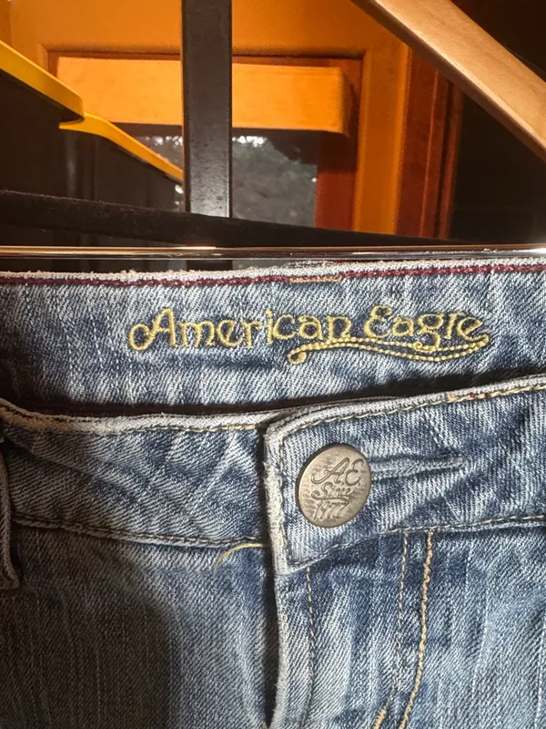 American Eagle Hipster Flare Jeans Y2K Low Rise Light Wash Raw Hem Size 2 Long - Image 3