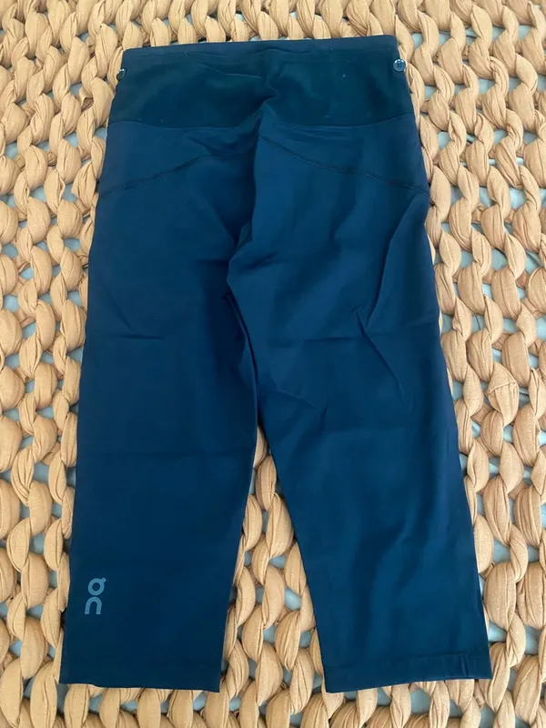 On Cloud Running Women’s Trail Capri Tights - Image 4